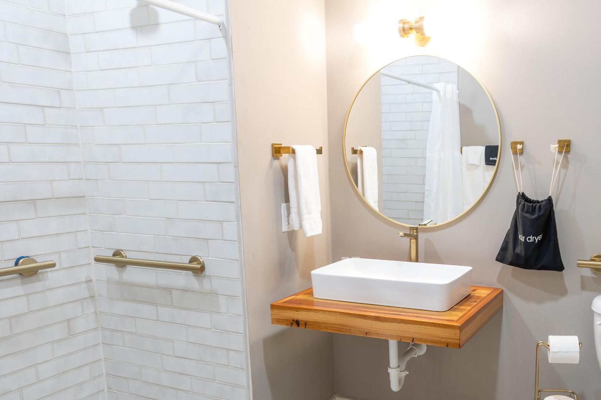Hotel Whiskey In Паскагула Екстериор снимка