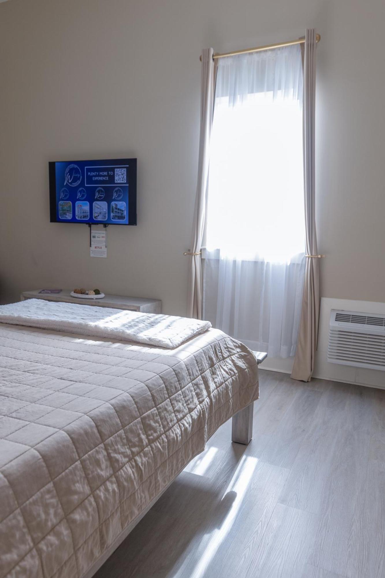 Hotel Whiskey In Паскагула Екстериор снимка